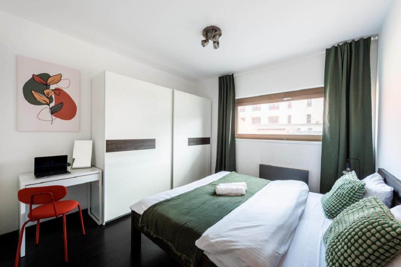 Spacious Apartments Near Karlin Square 布拉格 外观 照片