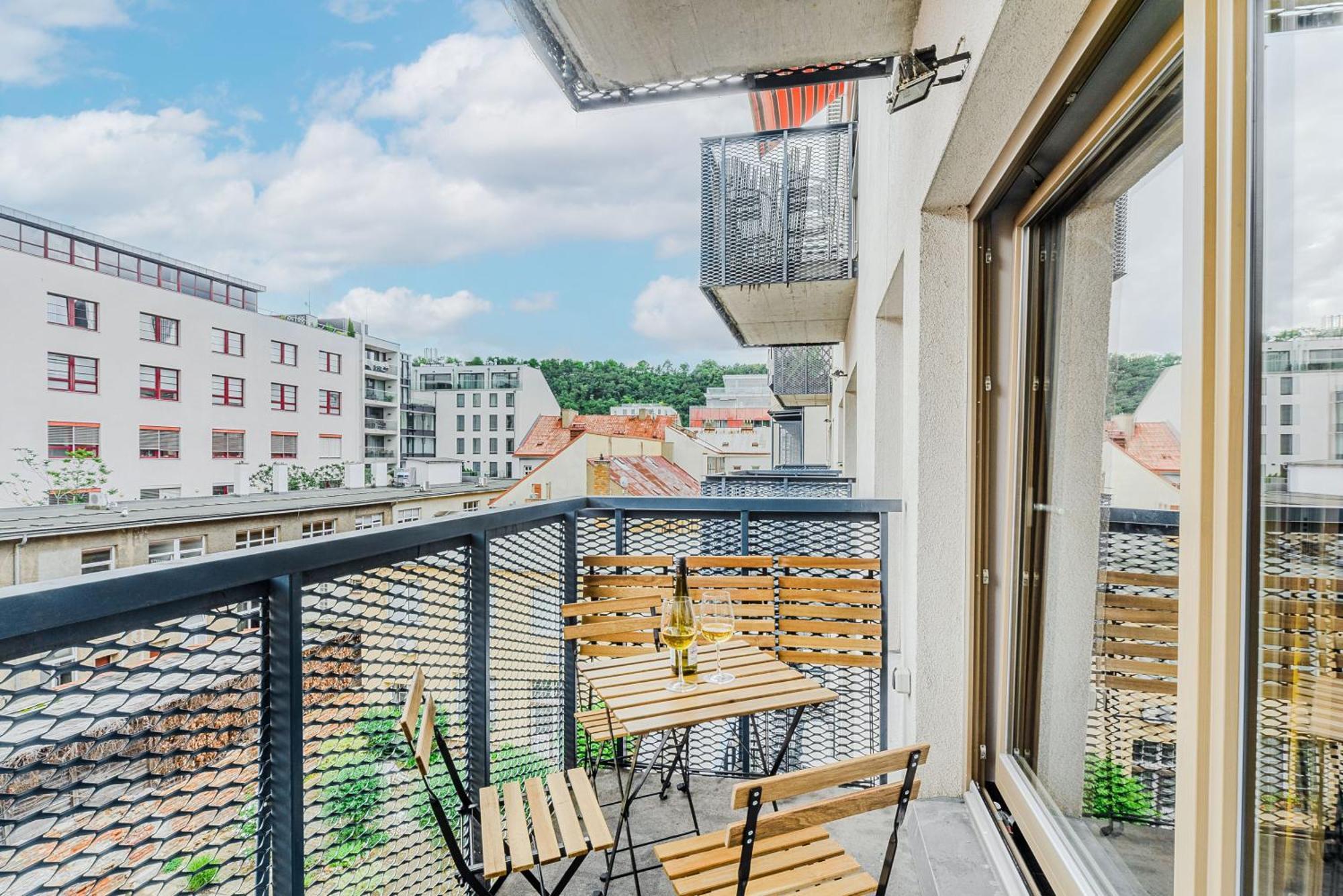Spacious Apartments Near Karlin Square 布拉格 外观 照片